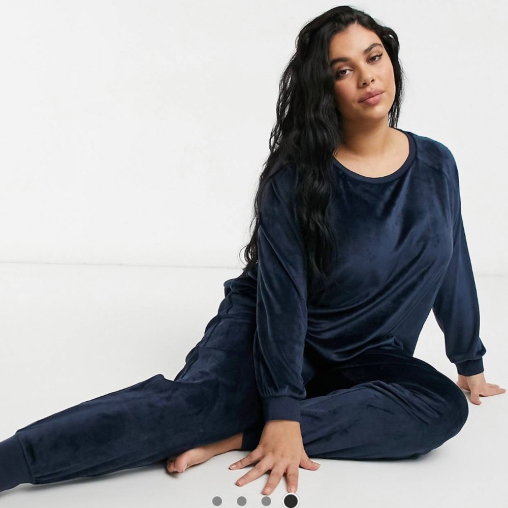 Velour Set - image 3